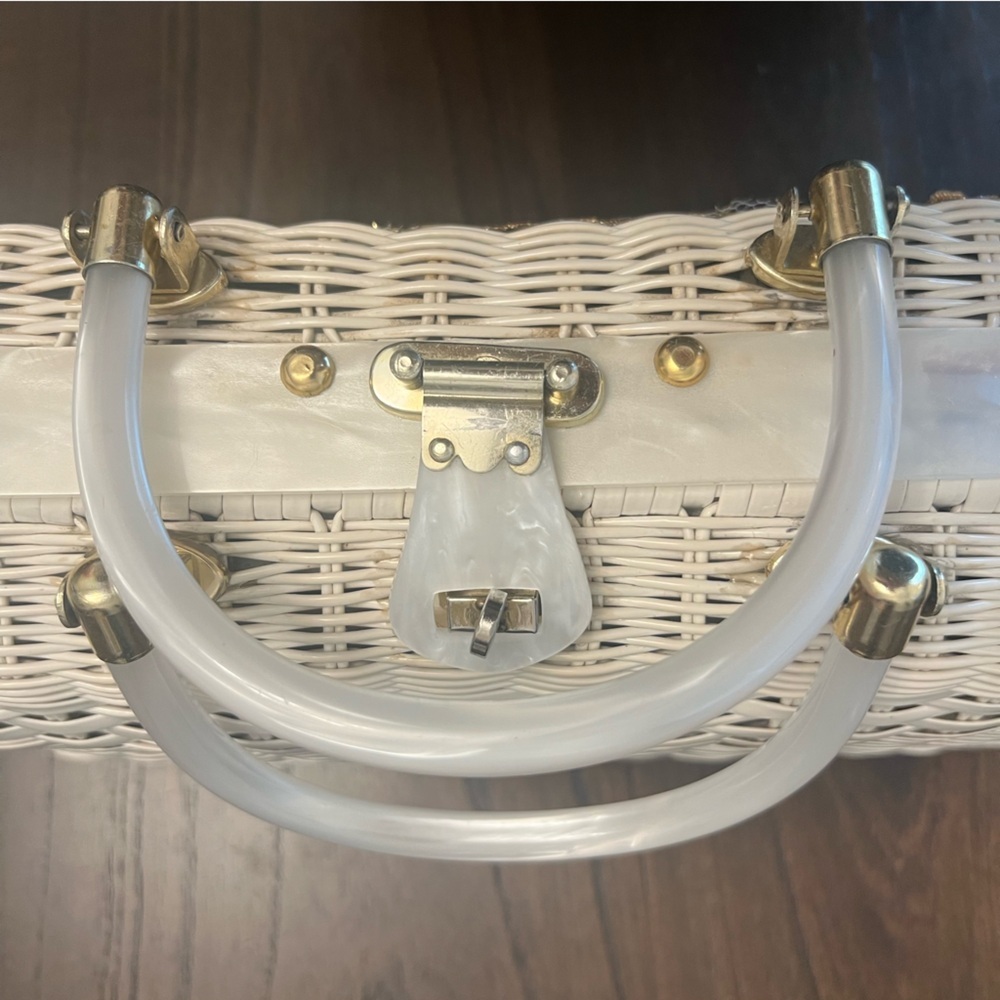 Vintage Seashell Embellished White Wicker Handbag - Picture 9 of 16